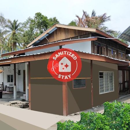 Oyo 90176 D'Cruz Sunrise Villa Pantai Cenang  Kültér fotó